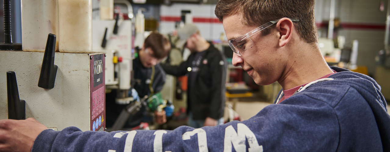 Student in manufacturing lab